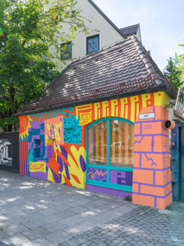 Fassade Kunst am Bau Mural Munich Art District Spiritusfabrik Muenchen by Miriam Ganser 